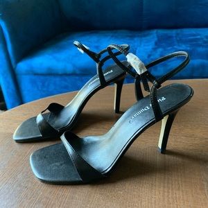 cute brand new black heels💗